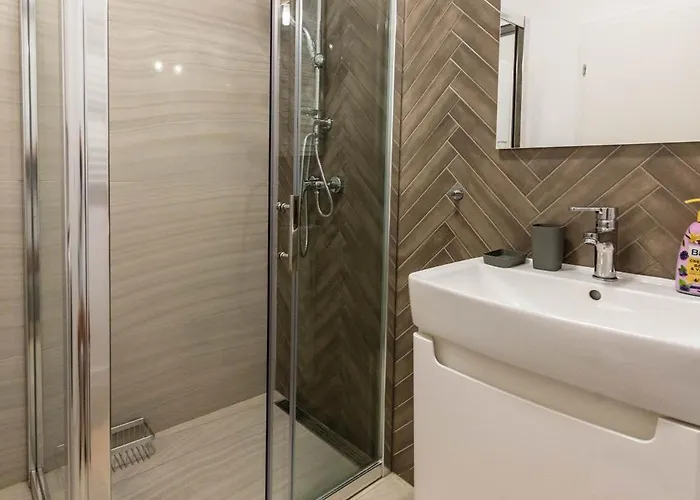 827 Бухарест