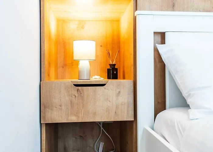 827 Бухарест